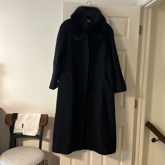Black Full Length Coat with fur collar - Picture 4 of 5